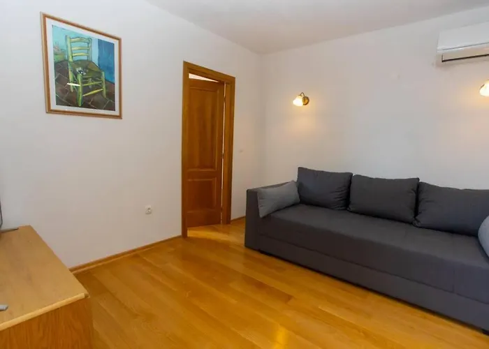 Vladimir #4 Makarska